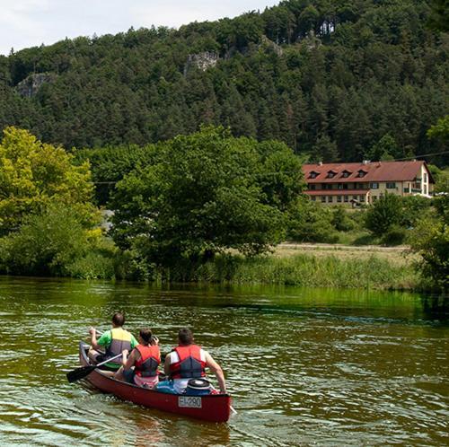 Landhotel Zum Raben Kipfenberg Bagian luar foto